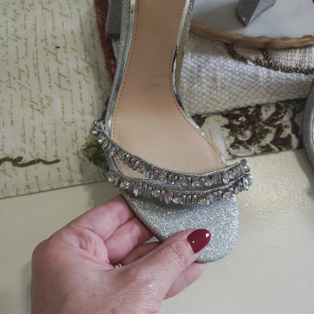Jewel Badgley Mischka Alia Block Heel Evening Sandals NWOT
